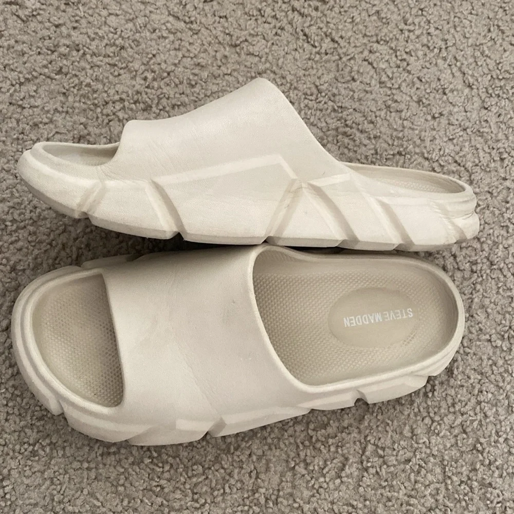 STEVE MADDEN Flatform foam slide sandals size 10
